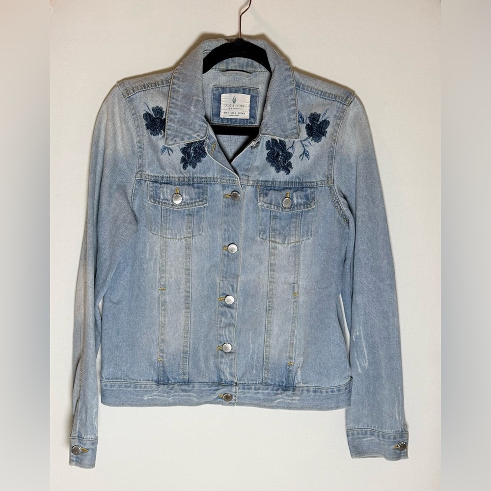 Jade & Ivory floral embroidered denim jacket • Women’s small